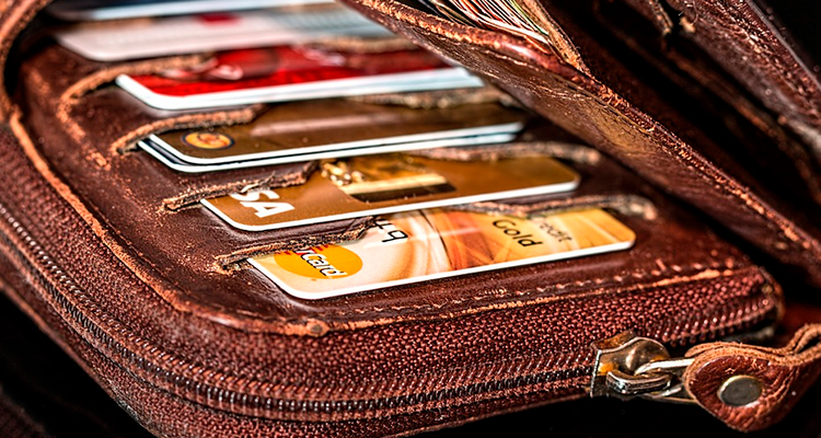 Cartão-de-Crédito Dinheiro ou cartão? Qual a melhor forma de levar dinheiro uma viagem internacional